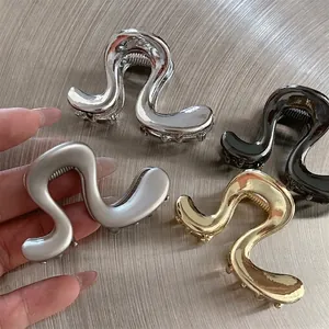 Pince à Cheveux Requin en Métal à Vague Irrégulière pour Femmes Style Métal Liquide Minimaliste Tenue Forte Accessoires Cheveux