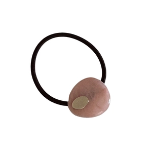 Elastic hair tie with pink-brown decorative stone and golden oval metal inlay