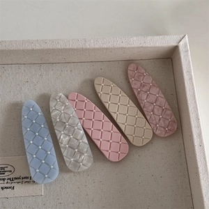 5-piece elegant matte checkered hair clips with mini pearls and colorful resin finish