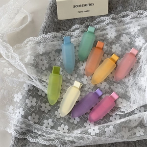 Lot de 9 barrettes à cheveux colorées mates en tons pastels sur fond textile doux