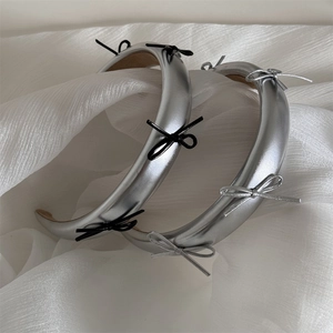 Silver metallic leather headband with bows for extra volume and elegant style