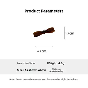 Détail de la pince à cheveux noeud écaillé montrant la texture acétate et la taille de 6,5 cm