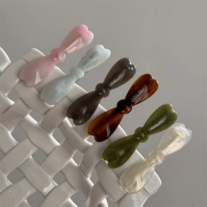 Set de pinces à cheveux nœud français en six couleurs avec étiquettes dorées et acétate