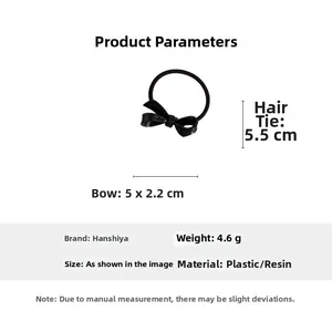 Detail des schwarzen Haargummis mit 5.5cm Durchmesser und 5*2.2cm großer Schleife
