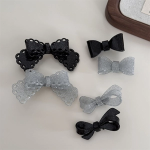 Glitzernde Haargummi-Set mit Schleifen in Silber und Schwarz für den Alltag