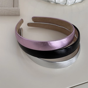 Serre-tête minimalistes en cuir rose métallisé, noir et argent avec doublure antidérapante
