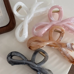 Vierteiliges Set Marmor Schmetterling Haarklammern aus Acetat im Schleifen-Design