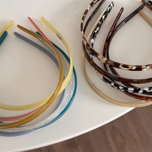 Retro acetate hairbands set in tortoiseshell and jelly colors with anti-slip design