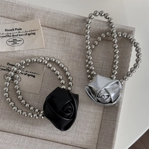 Elastici per capelli con rose in pelle PU nero e argento e perline metalliche