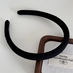 Detail showing the fine rib textured black fabric covering of this stylish headband