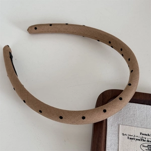 Detail of khaki polka dot headband with twill texture fabric for French vintage style