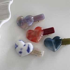 Acetate heart hair clips set with marble patterns and handmade golden engravings