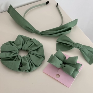 Set d'accessoires cheveux vert Morandi avec serre-tête, chouchou géant et barrettes nœuds