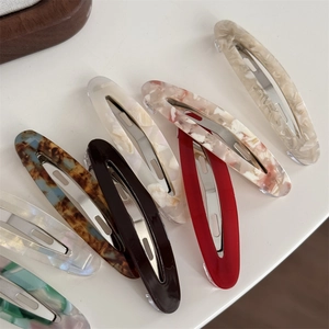 Barrettes à cheveux géométriques en acétate aux motifs marbrés et écailles de tortue