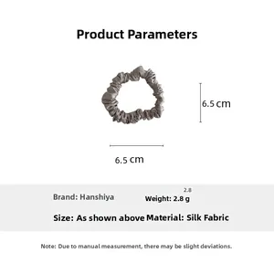 Detailed size chart for silk scrunchie measuring 6.5 cm with weight specifications