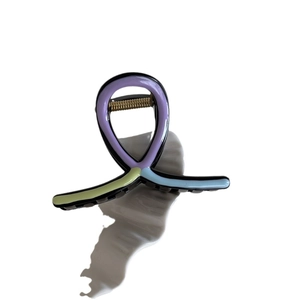 Elegant wave-shaped shark hair claw clip with colorful oil-drip accents for women