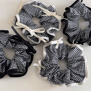 Lot de 4 chouchous à carreaux avec nœuds élégants et perles pour femmes