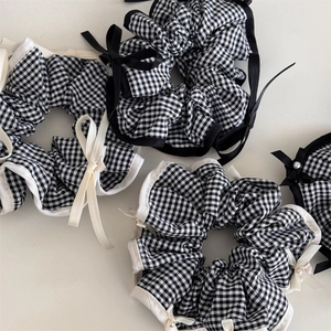 Chouchous élégants en tissu à carreaux avec nœuds en perles de style chic français