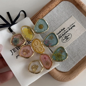 Floral resin hair clips with real dried flowers and gold accents in French vintage style