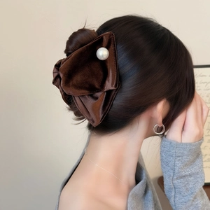 French Vintage Velvet Bow Hair Clip With Faux Artificial Pearl Elegant Large Satin Texture Hair Claw For Women Daily Accessories