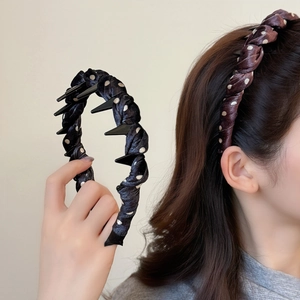 Serre-tête Torsadé à Pois pour Femmes Style Coréen Aspect Satin Antidérapant Avec Dents Bandeau en Tissu Accessoires de Coiffure
