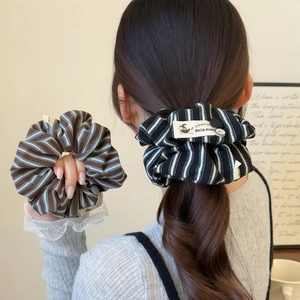 Chouchous en Tissu Rayé de Style Coréen surdimensionnés pour Femmes Attaches à Cheveux à Haute Élasticité avec Étiquette à Bouton Accessoires de Coiffure Faits à la Main