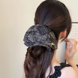 Elegant paisley print hair claw clip for women, vintage style fabric hair accessory for updos