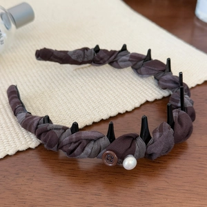 Serre-tête en tissu avec dents, orné d'une perle et d'un bouton de style vintage
