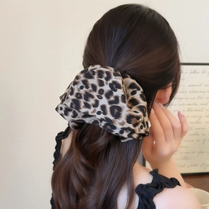 Retro leopard print bow hair clip for women with premium chiffon fabric and stylish design