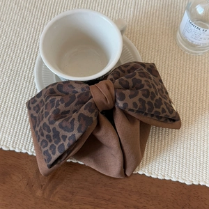 Vintage leopard print bow hair claw clip with brown fabric and elegant French style design