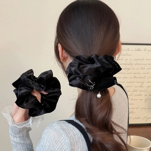 Black Velvet Hair Scrunchie With Silver Bow Pattern Faux Artificial Pearl Pendant Elegant Retro Hair Tie For Women Styling Accessories