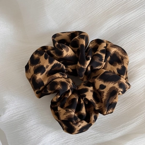 Classic brown leopard print hair scrunchie in premium glossy pleated fabric material