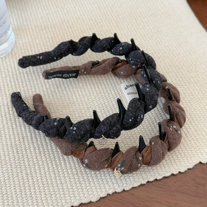 Twisted fabric headband set with non-slip teeth in dark grey and brown colors