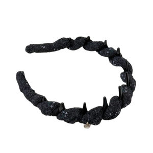 Braided fabric headband with non-slip teeth and a gold handmade pendant accessory