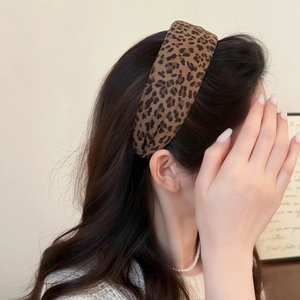 Elegant wide leopard print headband for women with vintage fabric texture and stylish design