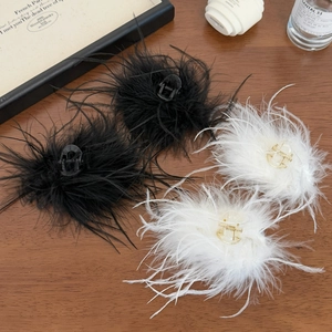 Exquise Petite Pince à Cheveux en Plume Douce Elégante Simulation Cheveux d'Autruche Pince à Cheveux Femme Accessoire