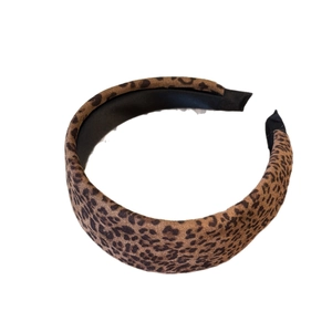 Fashionable leopard print wide headband for women with vintage plush fabric texture