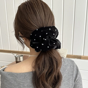 Elegant Autumn Winter Black Velvet Scrunchie Heart Floral Pattern Large Scrunchies Korean Gentle Scarf Hair Tie Ponytail Holder For Women
