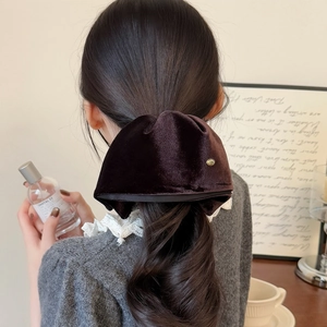 Grande pince à cheveux élégante en velours marron pour coiffures d'hiver de luxe