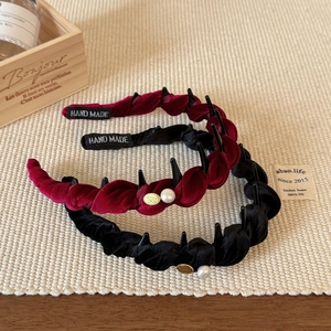 Velvet braided headbands with pearls and gold labels in black and burgundy colors
