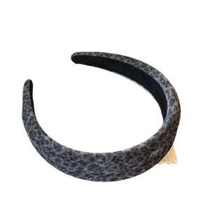 Elegant grey leopard print velvet headband with wide padded design for women