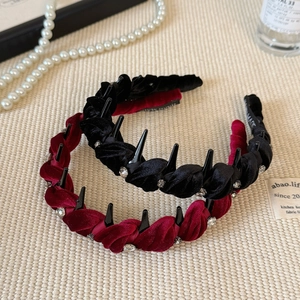 Elegant velvet headband with rhinestones and studs, anti-slip design with teeth combs