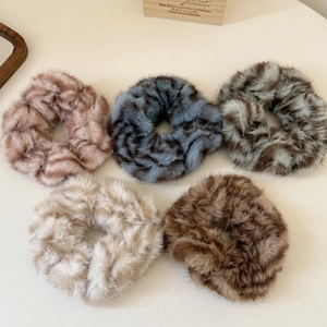 Lot de cinq chouchous en fausse fourrure haut de gamme en couleurs d'automne et motif tigre