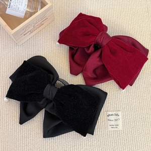Elegant velvet bow hair clips with pearls in black and burgundy for women's hairstyles