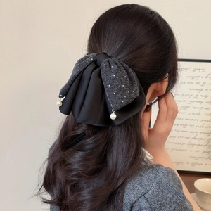 Pince à cheveux élégante en tricot avec nœud surdimensionné à pois et pendentif perle