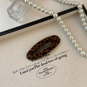 Elegante molletta per capelli BB vintage leopardata in camoscio con perle decorative