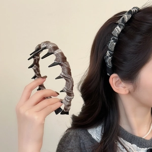 Women Retro Plaid Tweed Headband With Non-Slip Teeth High Skull Top Spiked Punk Style Hair Band Fashion Hair Accessory
