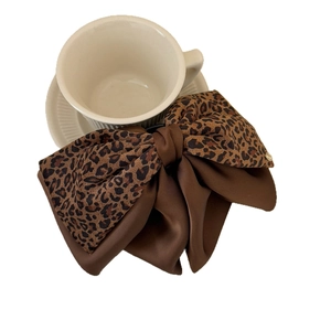Elegante fermaglio per capelli con fiocco leopardato e raso marrone in raffinato stile francese
