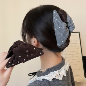 Korean Elegant Fabric Artificial Pearl Triangle Hair Claw Clip Large Winter Felt Shark Clip For Women Hair Styling Accessories