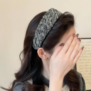Elegant tweed wide headband in black and white knit, high-top vintage hair accessory for women